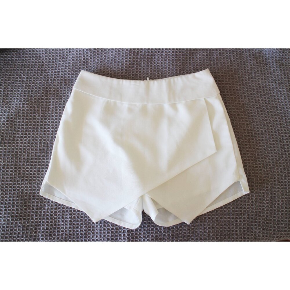 NWOT Charles Richards Skort Size XS White Handkerchief Front Hem Shorts Rear Zip